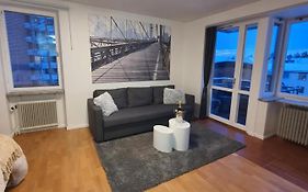 Close To The Subway. Beautiful And Cozy Apartment!